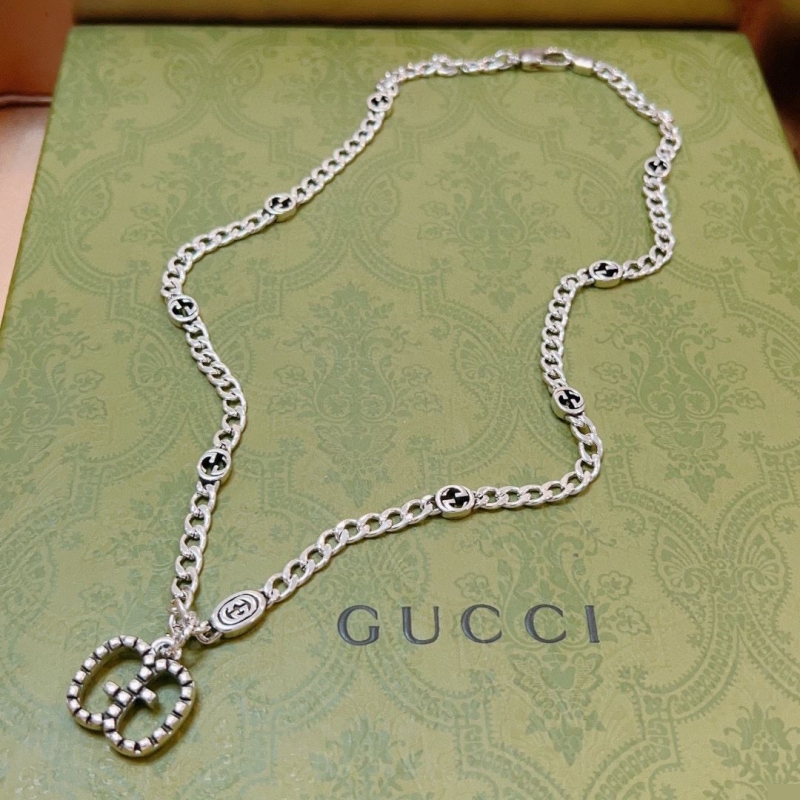 G*u*i necklaces